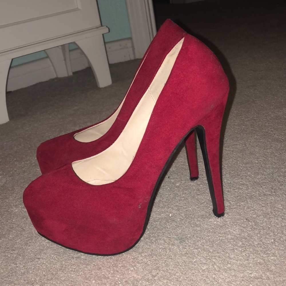 Red pumps